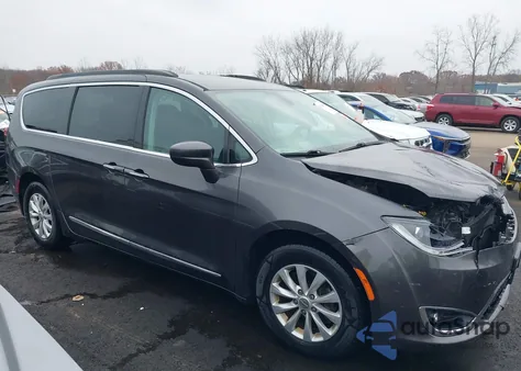 2017 Chrysler Pacifica Touring-L из США, поврежденный, VIN 2C4RC1BG8HR587435